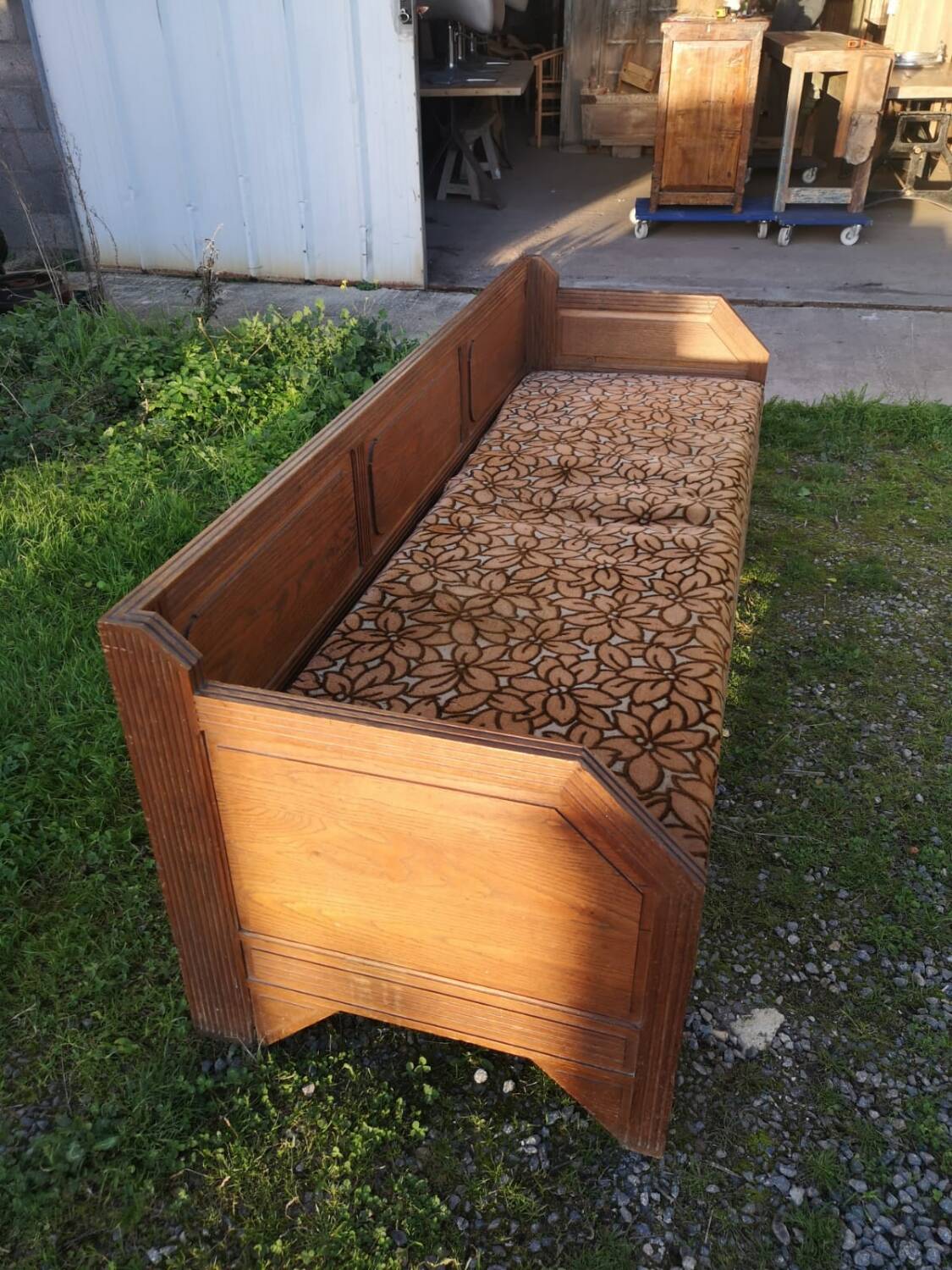 Art Deco banquette in its original condition.