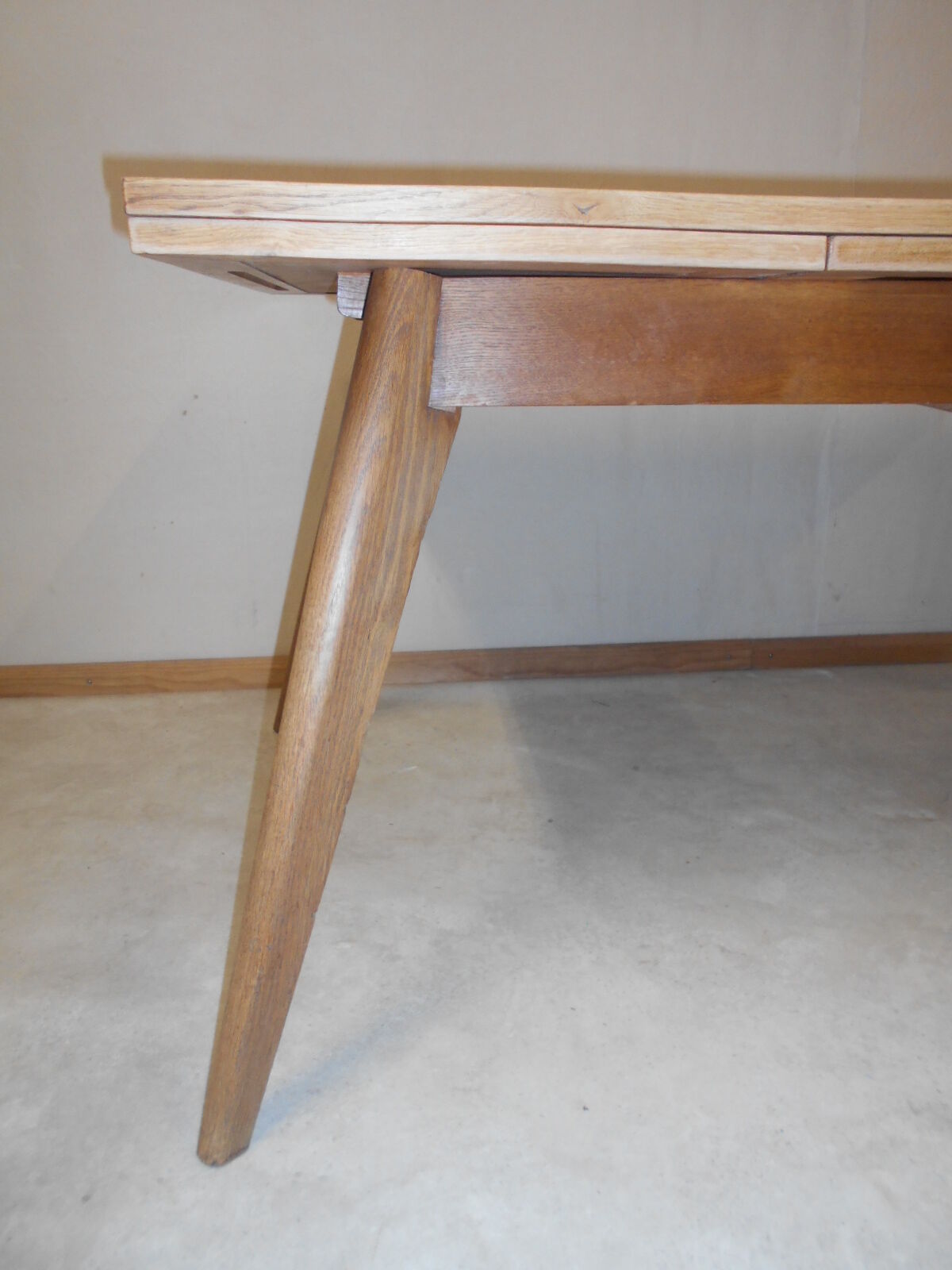 Table vintage 1960 pieds compas chéne clair