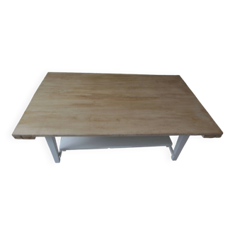 Table basse vintage piètement patiné gris perle, plateau en bois
