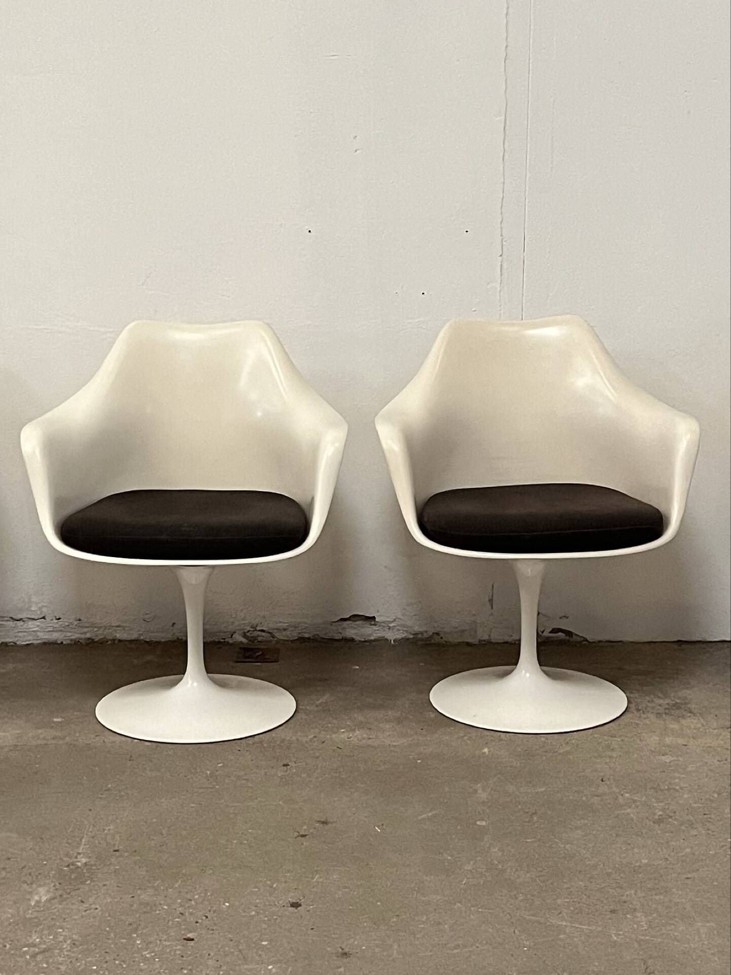 Pair of Tulip armchairs Saarinen Knoll