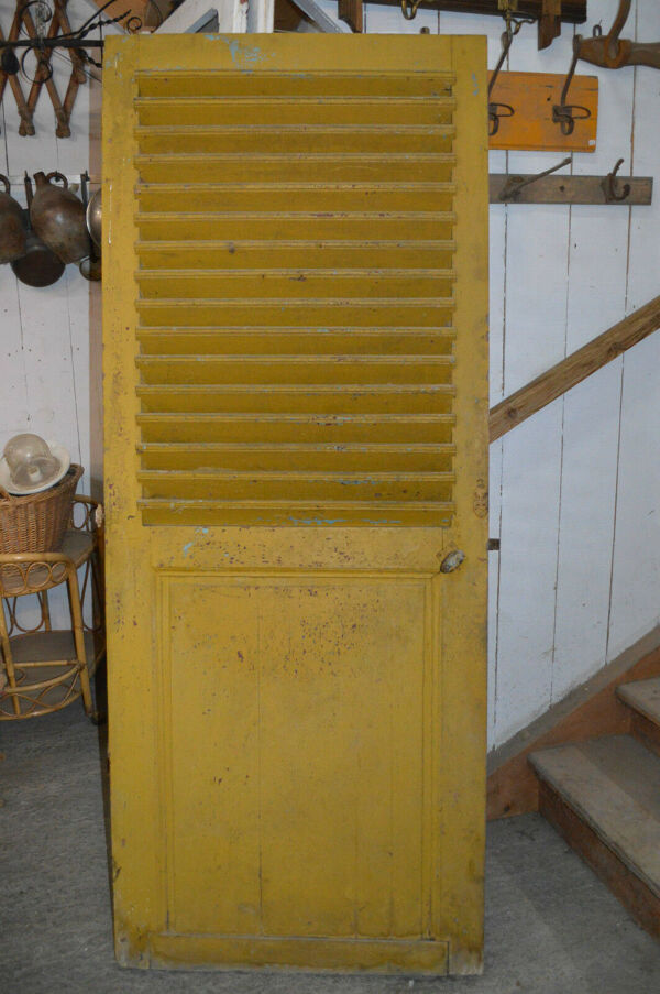Porte avec lamelles de volet