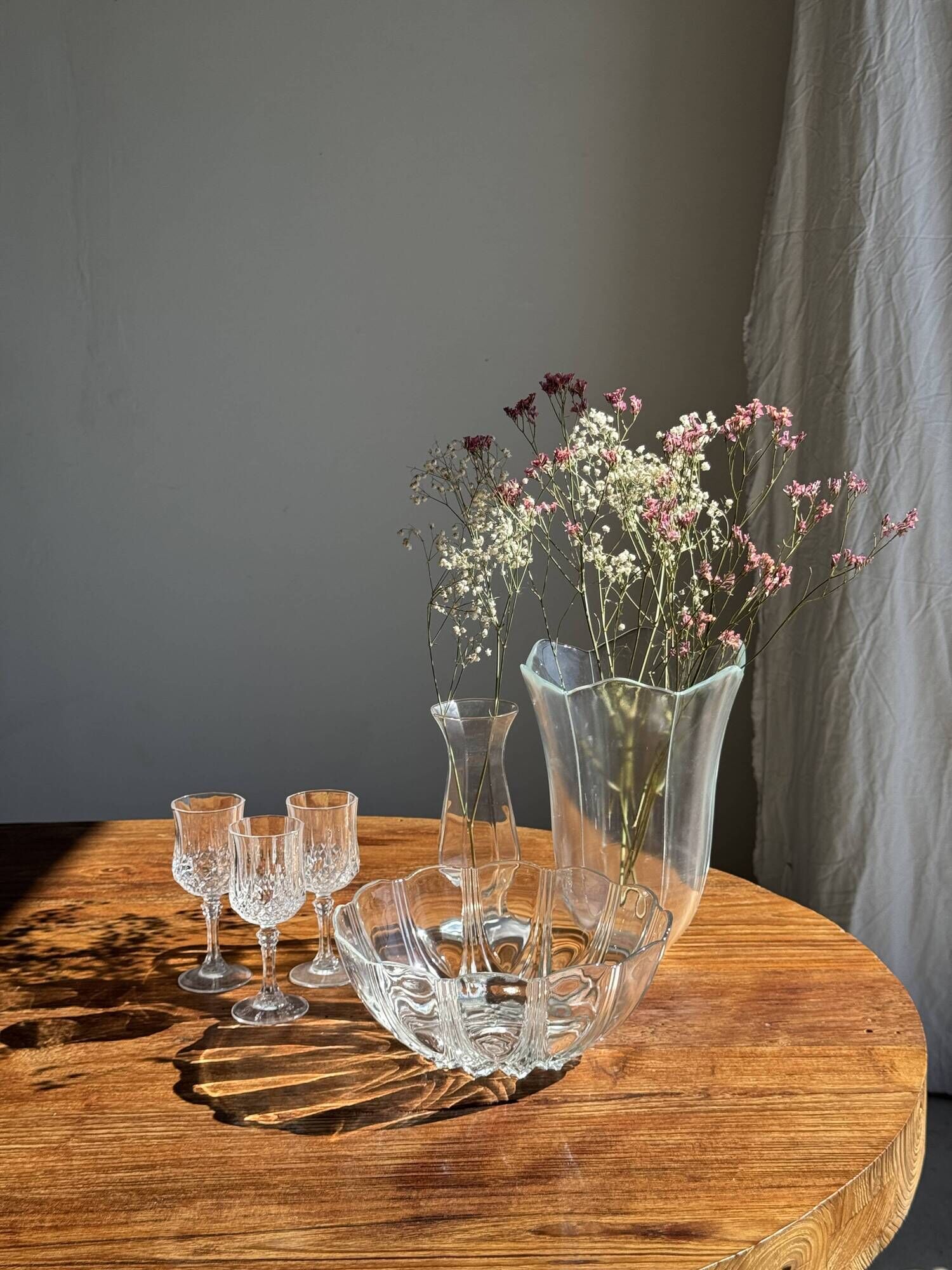 Small vintage Arcoroc Codec glass salad bowl with stylized petal patterns