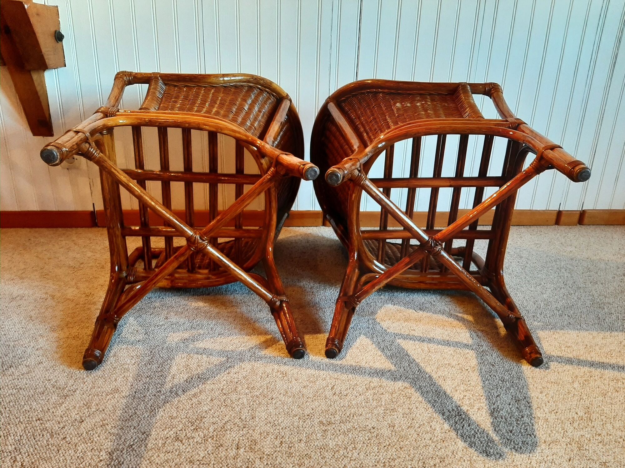 Set of 2 armchairs in adult varnished woven rattan