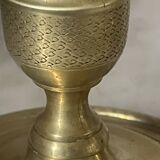 Pair of chiselled brass candlesticks from the 19th century.