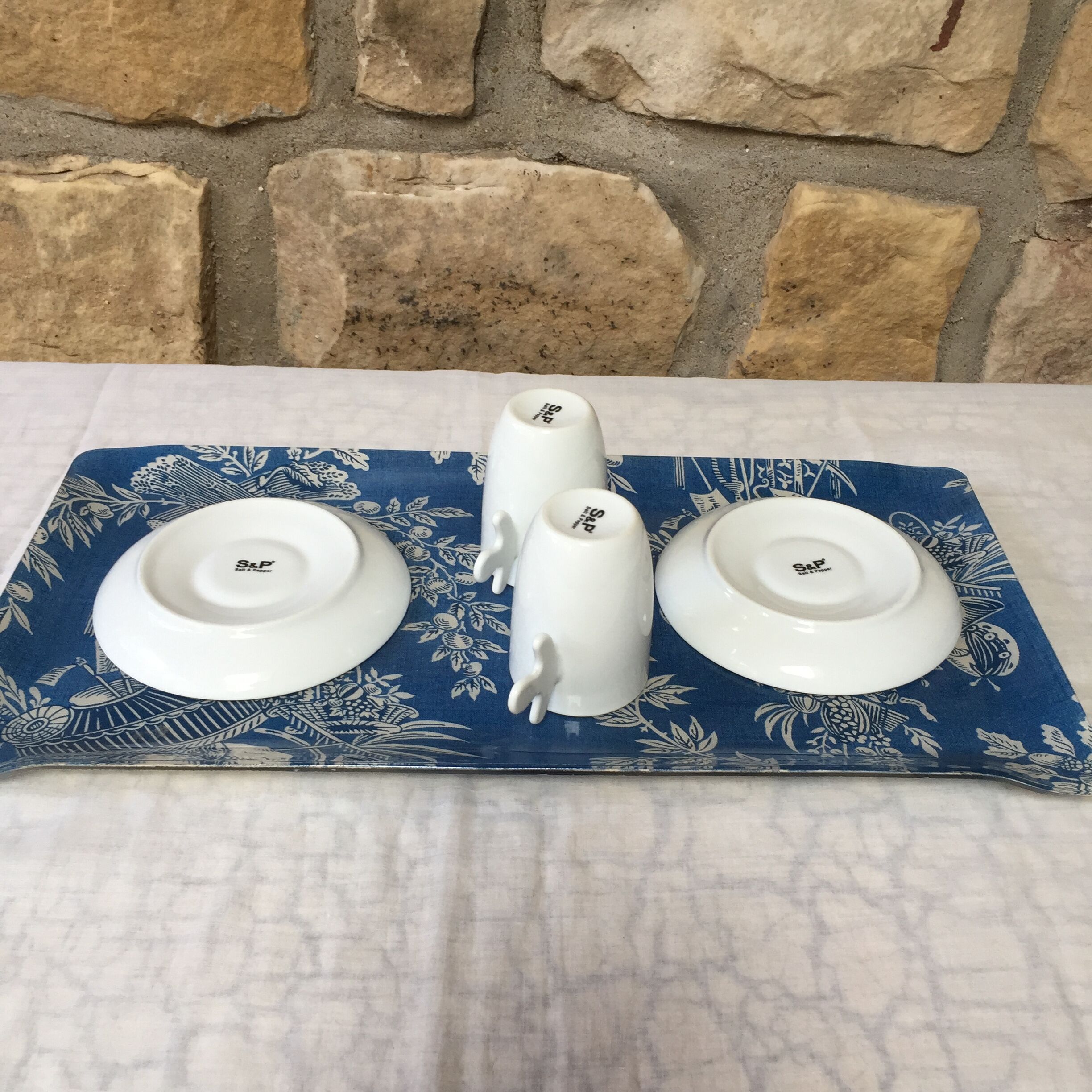 Duo of cups and under cups with white porcelain coffee S-P