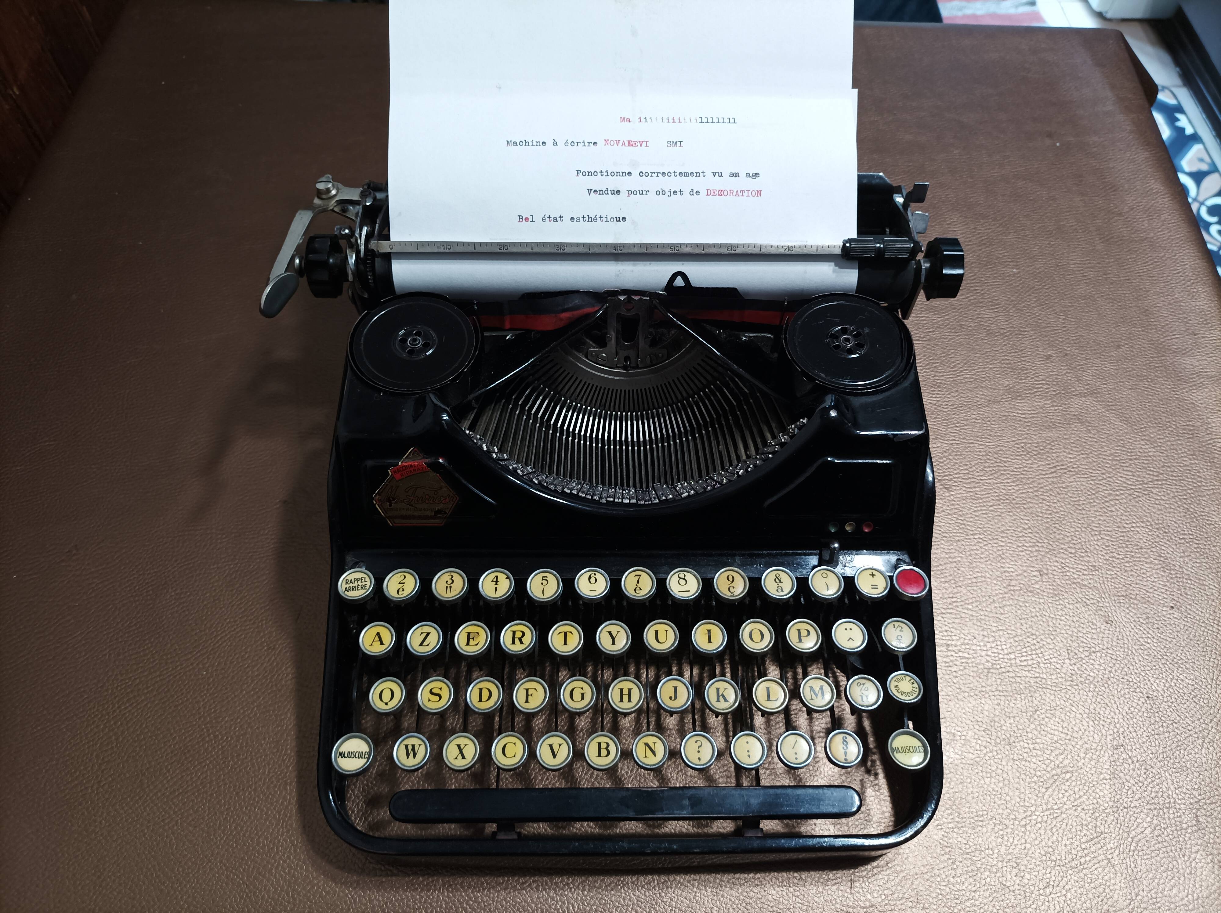 Machine à écrire s.i.m modèle  novalevi années 30 - rare