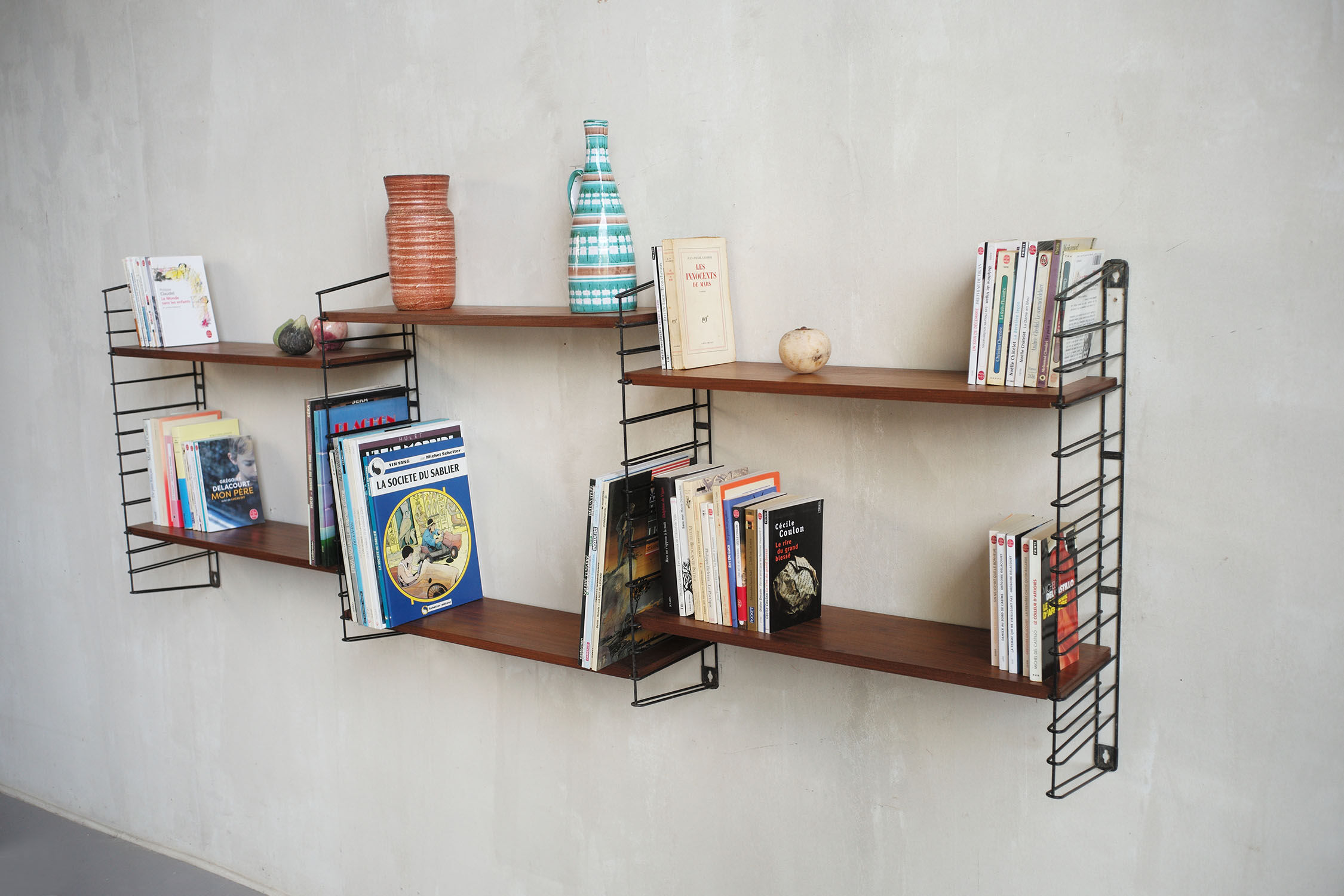 Tomado wall bookcase, Holland 1960