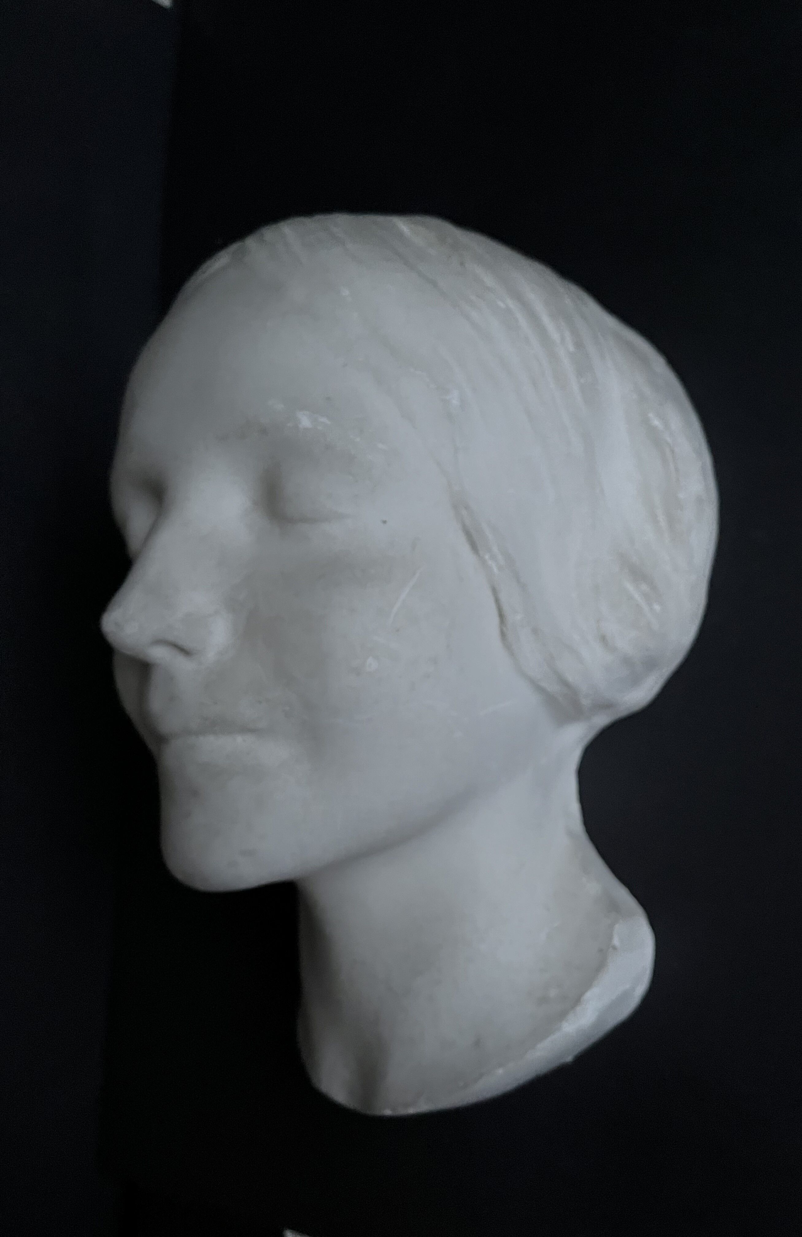 Plaster head: The drowned of the Seine