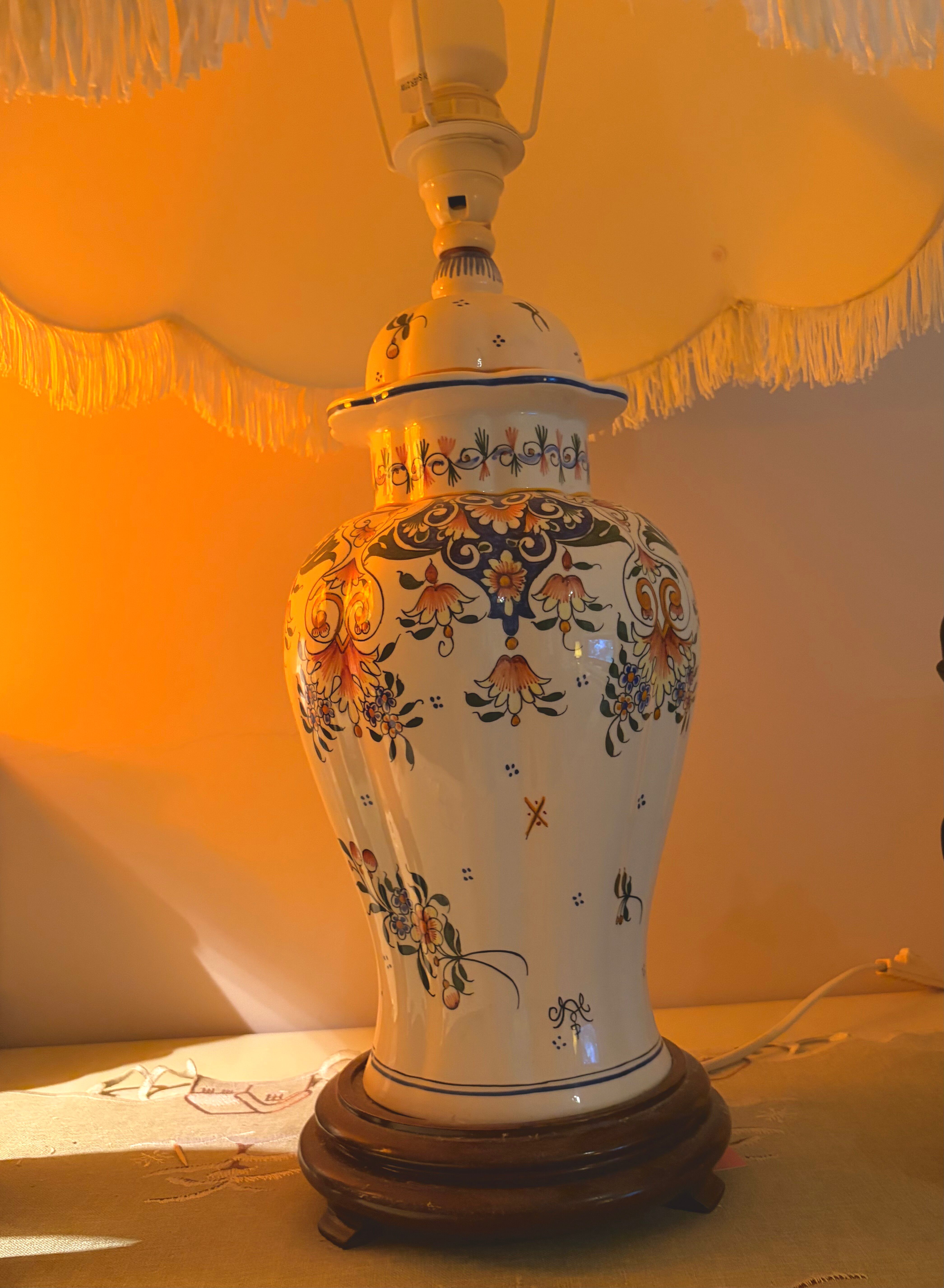 Very large ceramic lamp from Gien with a beautiful lampshade.