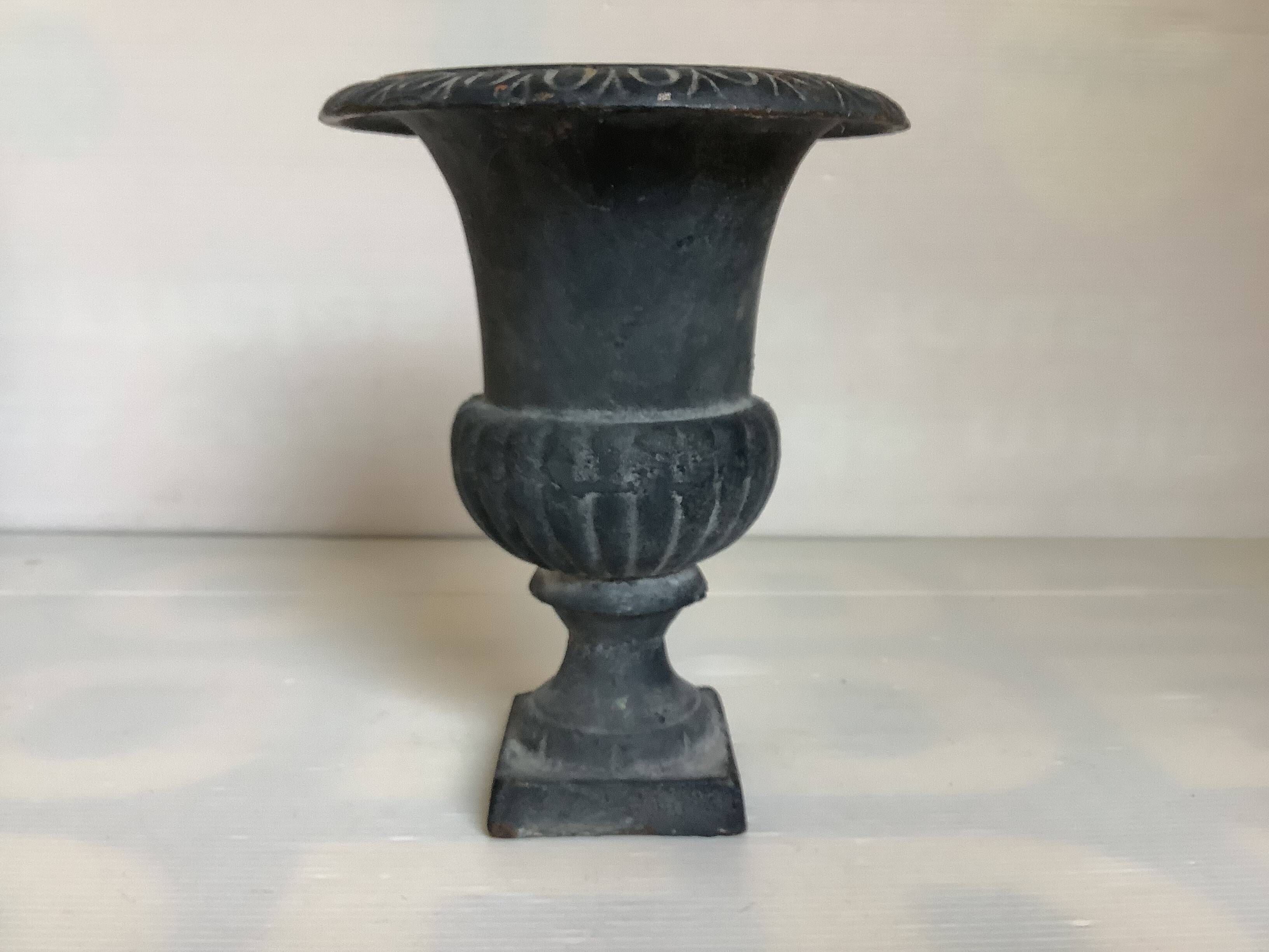 Medici cast iron planter vase