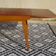 Table vintage en bois avec pieds compas