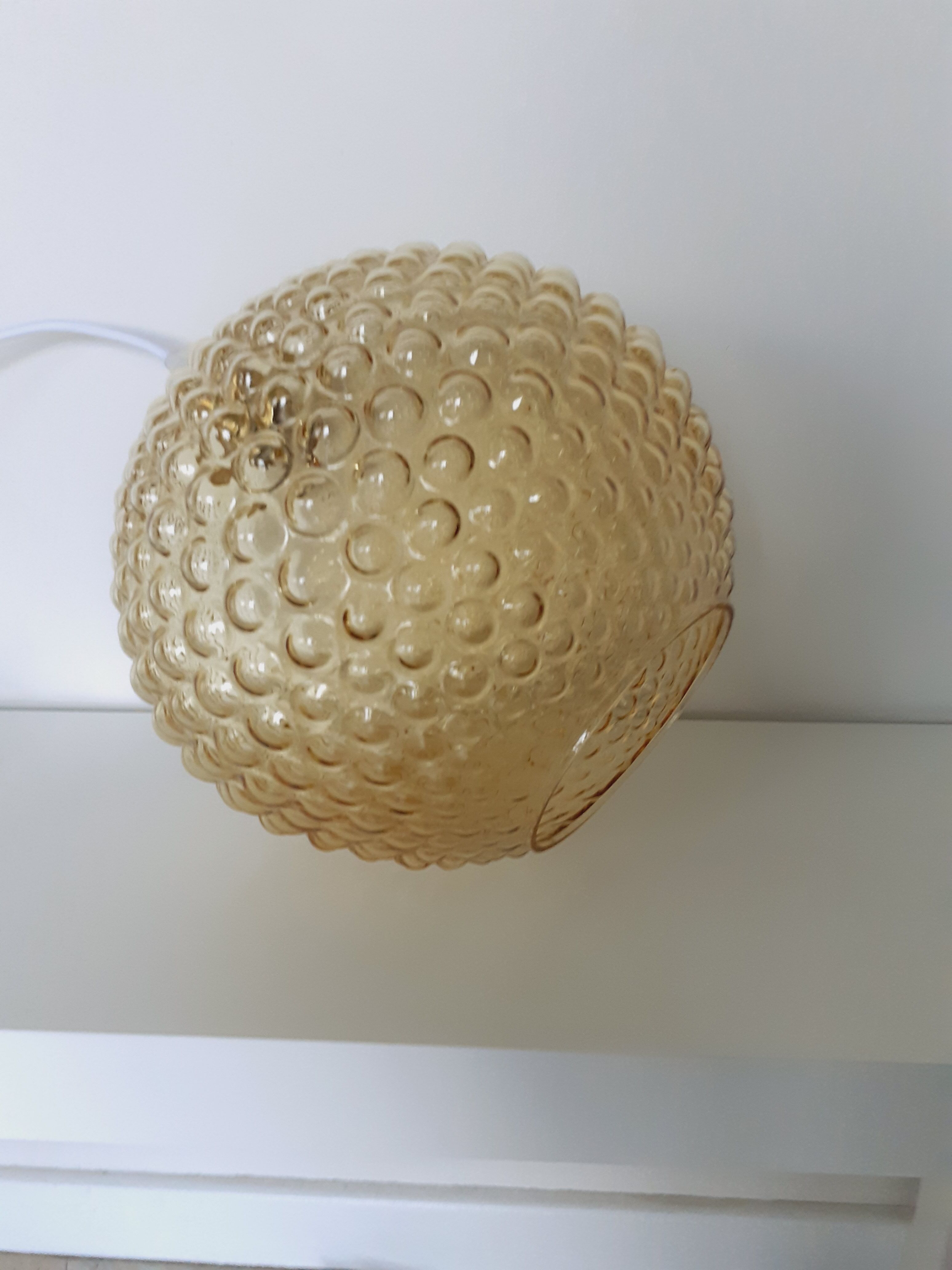 Glass bubble globe suspension