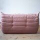 Canapé Togo 2 places en velours rose perle attribué à Michel Ducaroy pour Ligne Roset