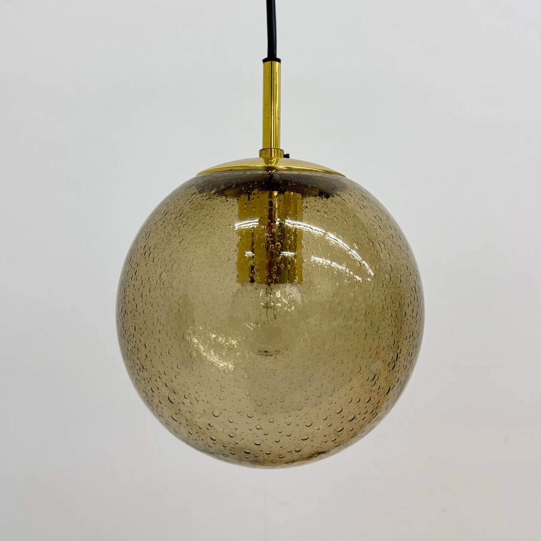 Suspension en verre fumé en laiton Limburg Glashütte, années 1970