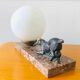 Lampe Art déco globe en opaline blanche et chien de chasse