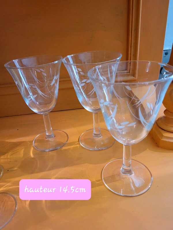 Set of 7 chiseled vintage glasses