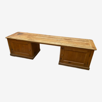 Entrance bench with storage