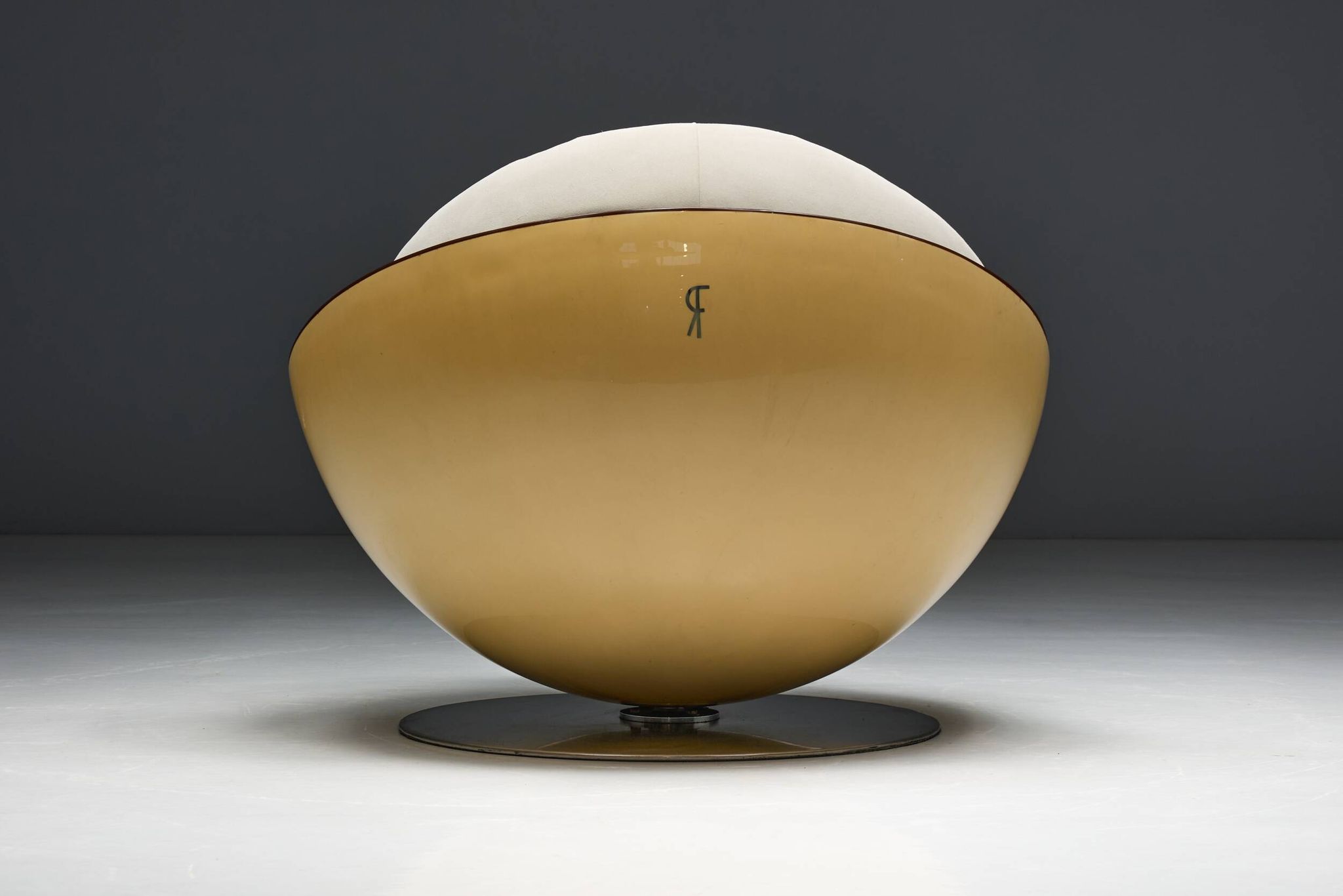 Esfera lounge chairs by Ricardo Fasanello, Brazil, late 1960s