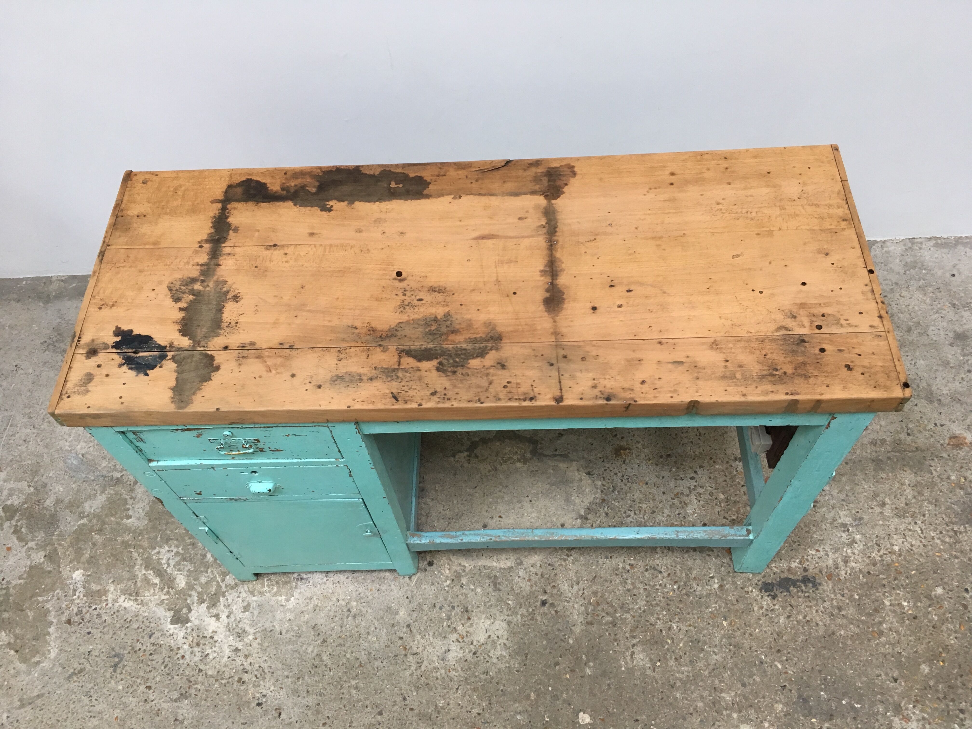 Counter desk established mint