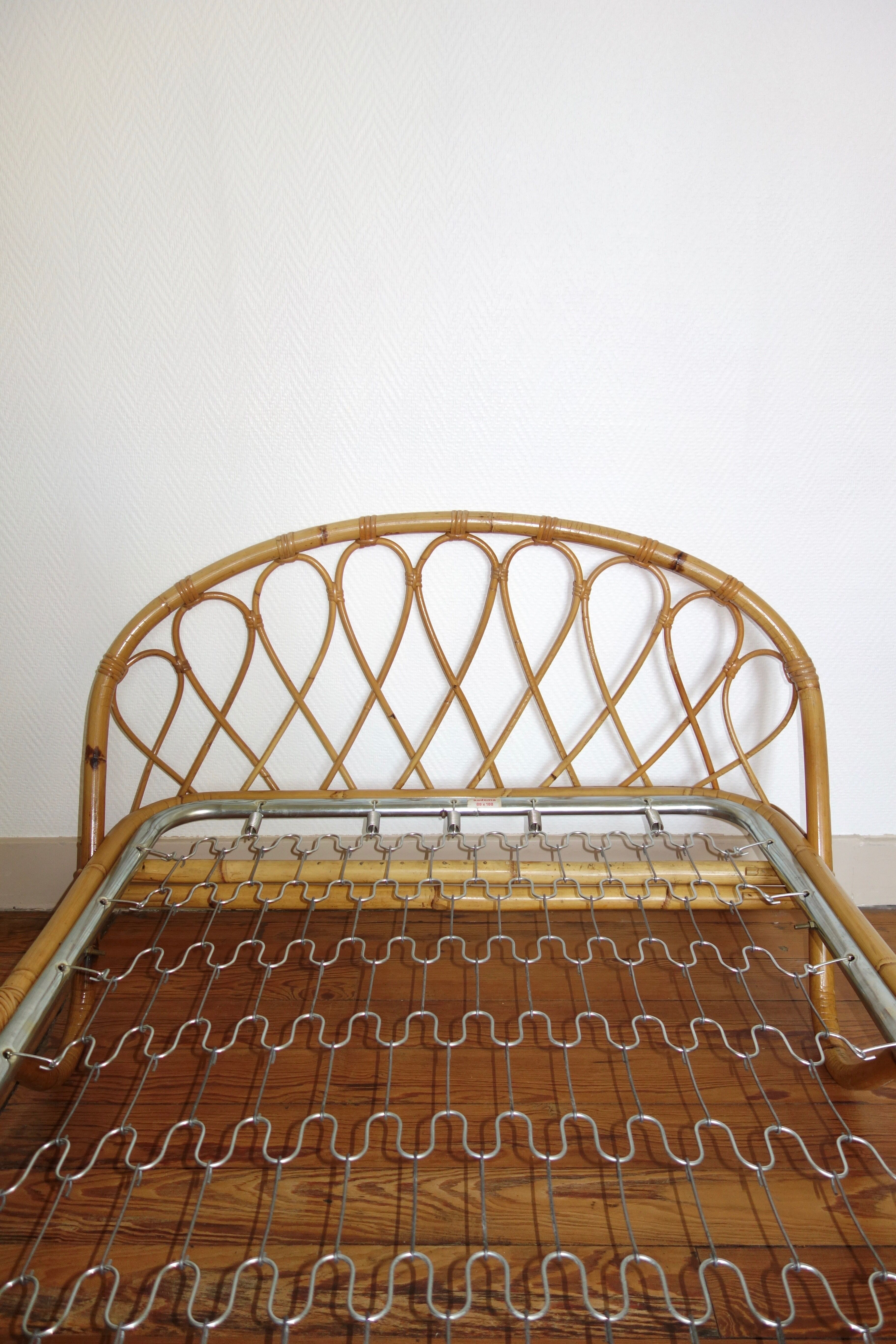 Bed basket rattan 60s