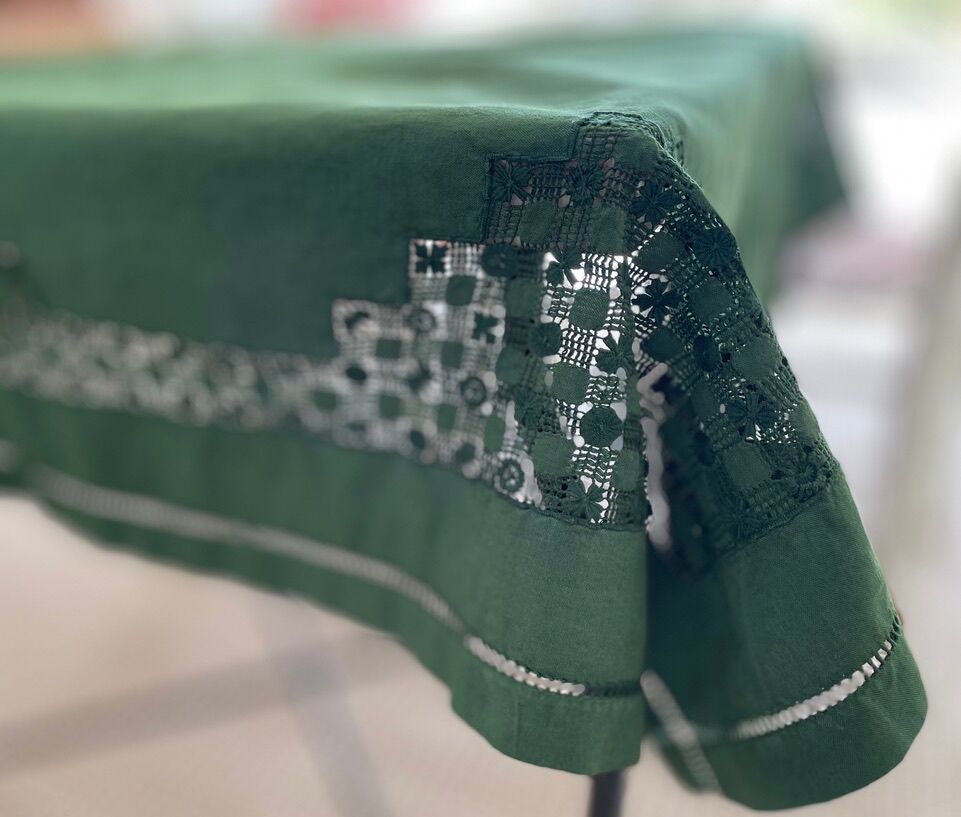 Convent tablecloth and its 4 openwork towels tinted fir green - 115x115cm -mixed linen & cotton