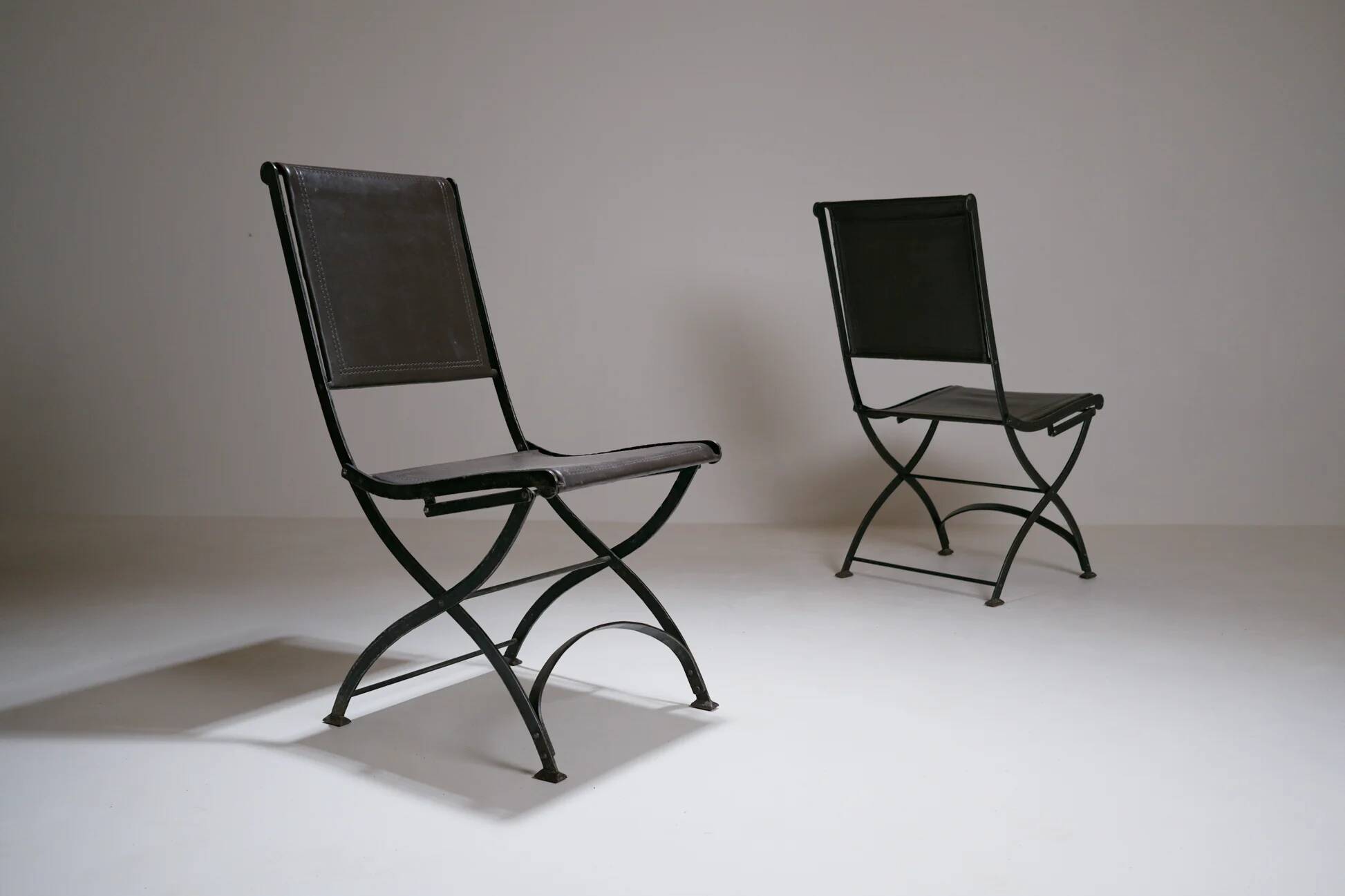 Foldable chair in wrought iron and leather. c. 1950