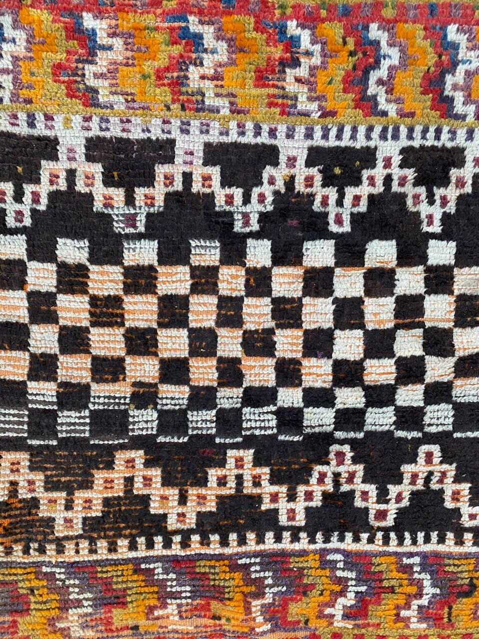 Moroccan handmade antique tribal rug 124x142 cm