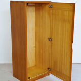 Armoire en pin massif de la Maison Regain, années 70