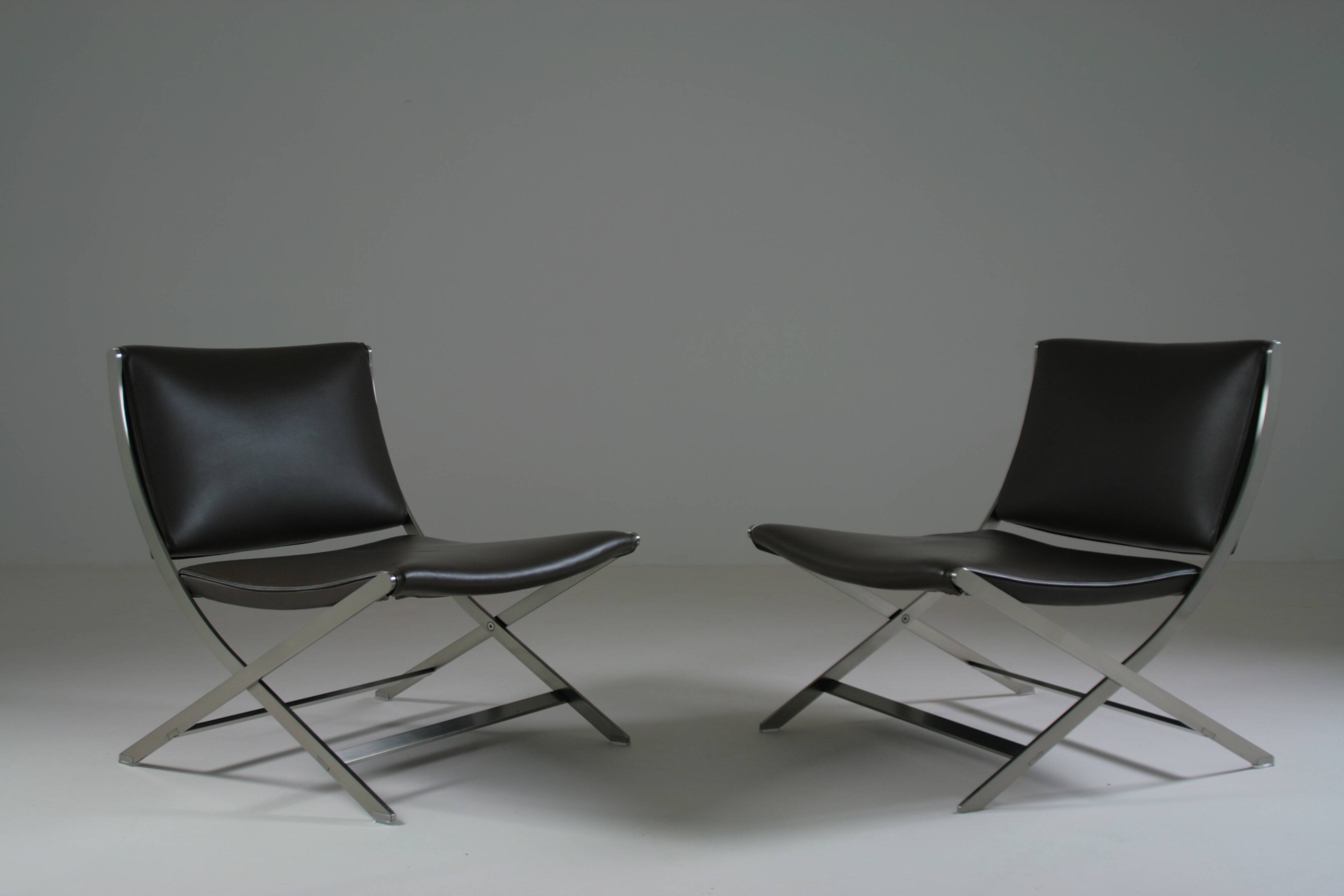 Pair of Flexform leather low chairs, Peter model, by Antonio Citterio