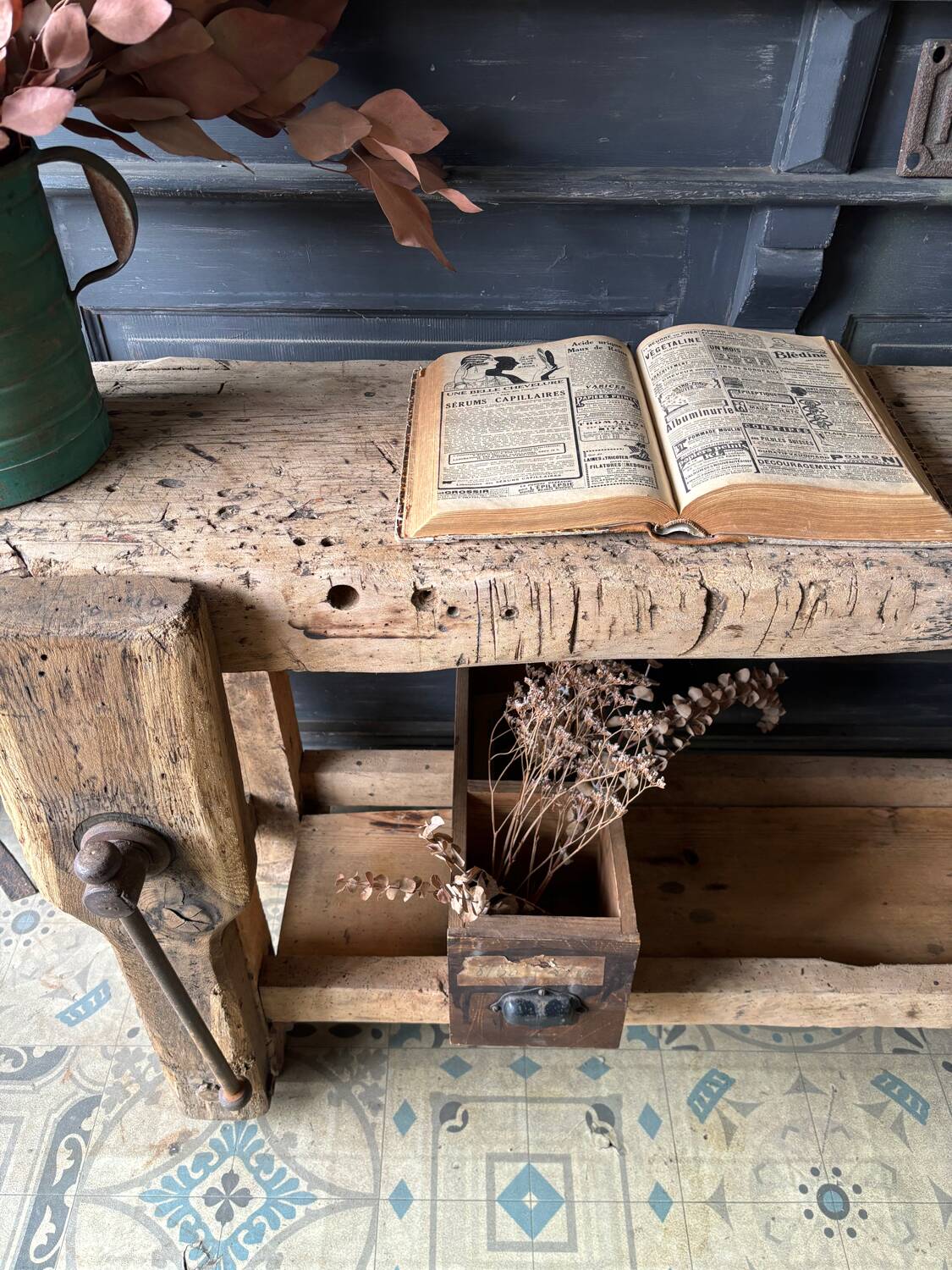 Carpenter's workbench