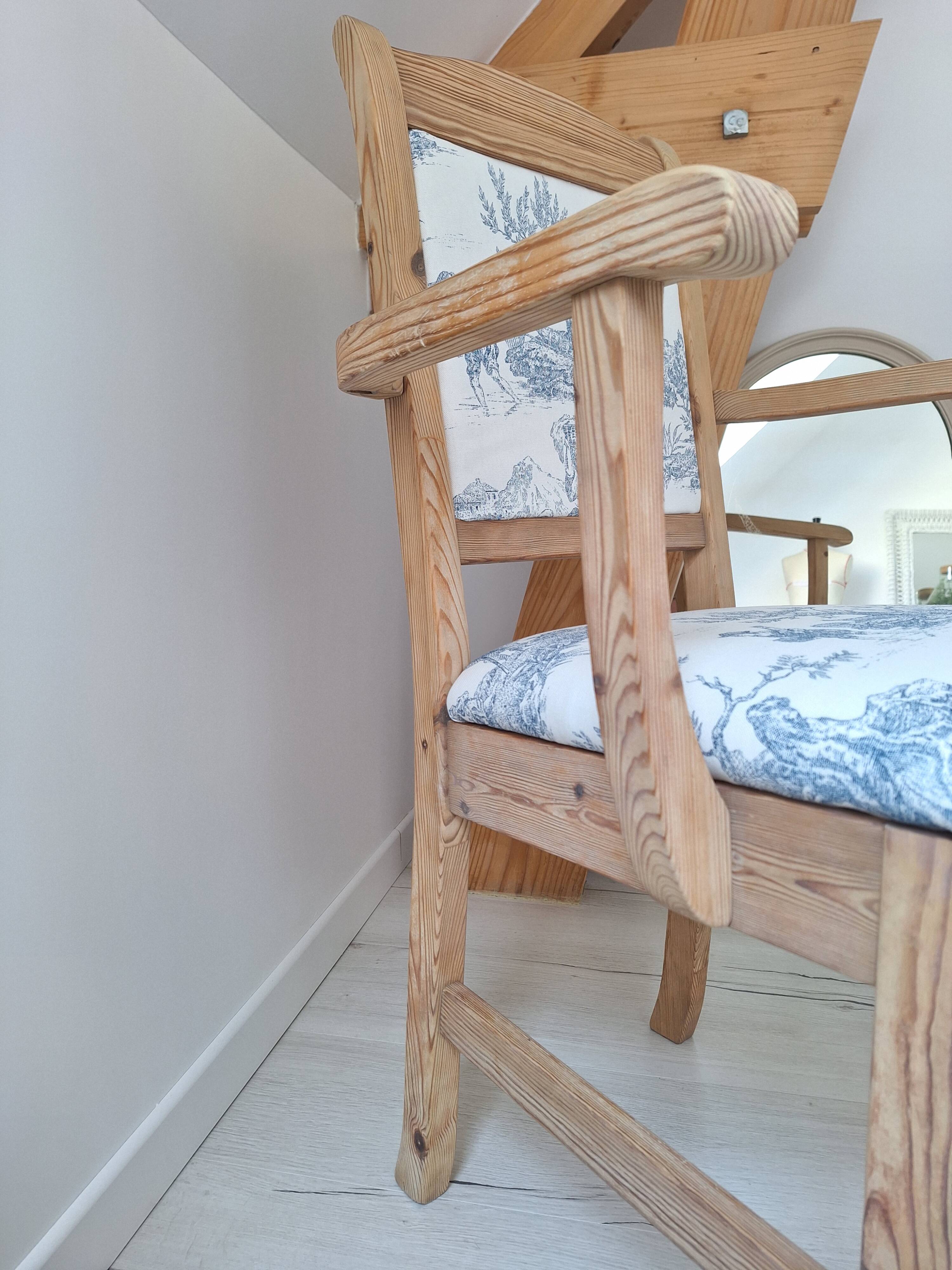 Chair / Armchair in solid wood and blue toile de Jouy
