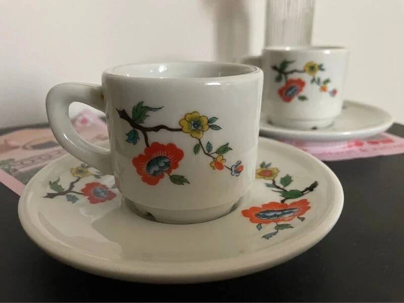 Tasses et sous tasses porcelaine