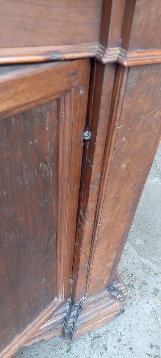 17th-century Tuscan walnut antique buffet
