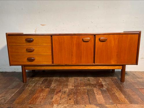 Buffet en teck du milieu du siècle 1960
