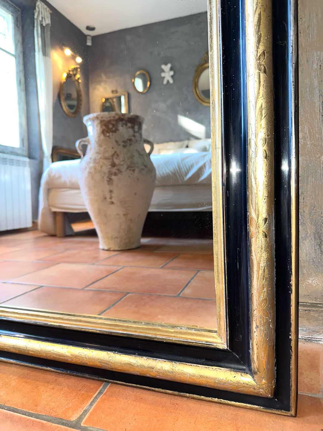 Louis-Philippe mirror in black and silver, 19th century.