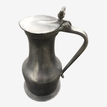 Tin pitcher with tassel patterns