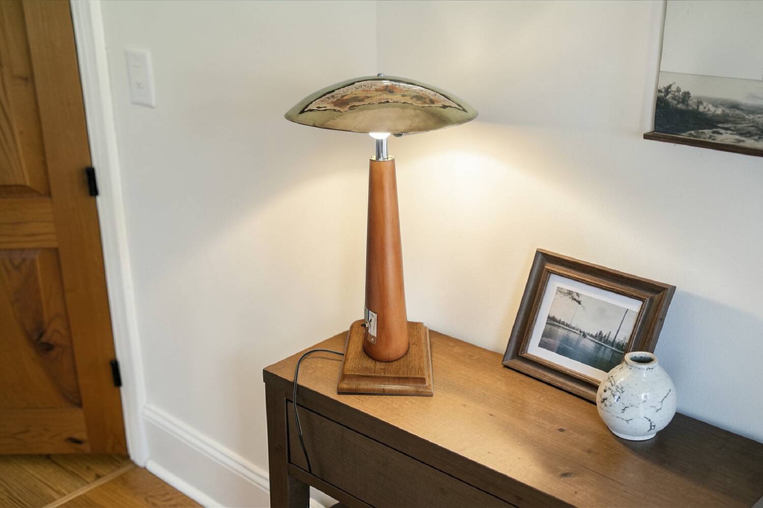Modernist sculptural lamp wood/chrome/hammered brass - 1970s era