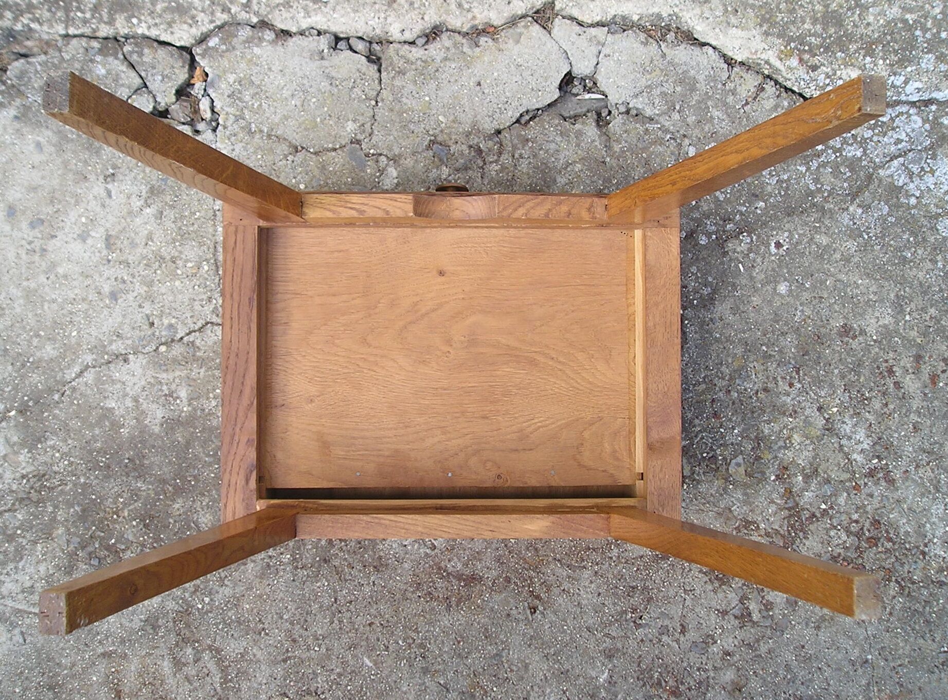 Oak bedside or sofa tip, compass feet and 1 drawer