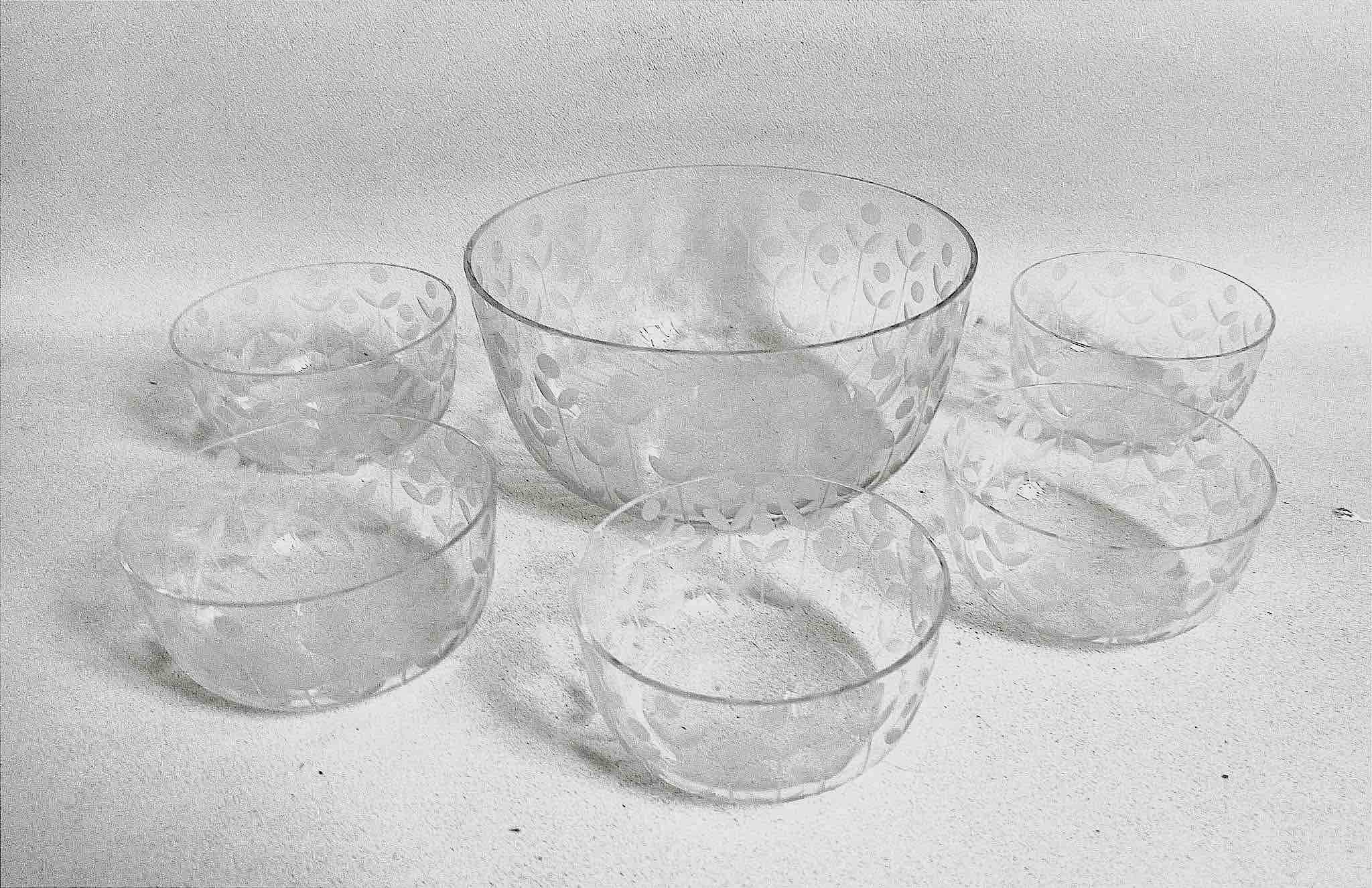 Salad bowl and 5 cut crystal cups from the 1950s.