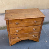 Pine chest of drawers