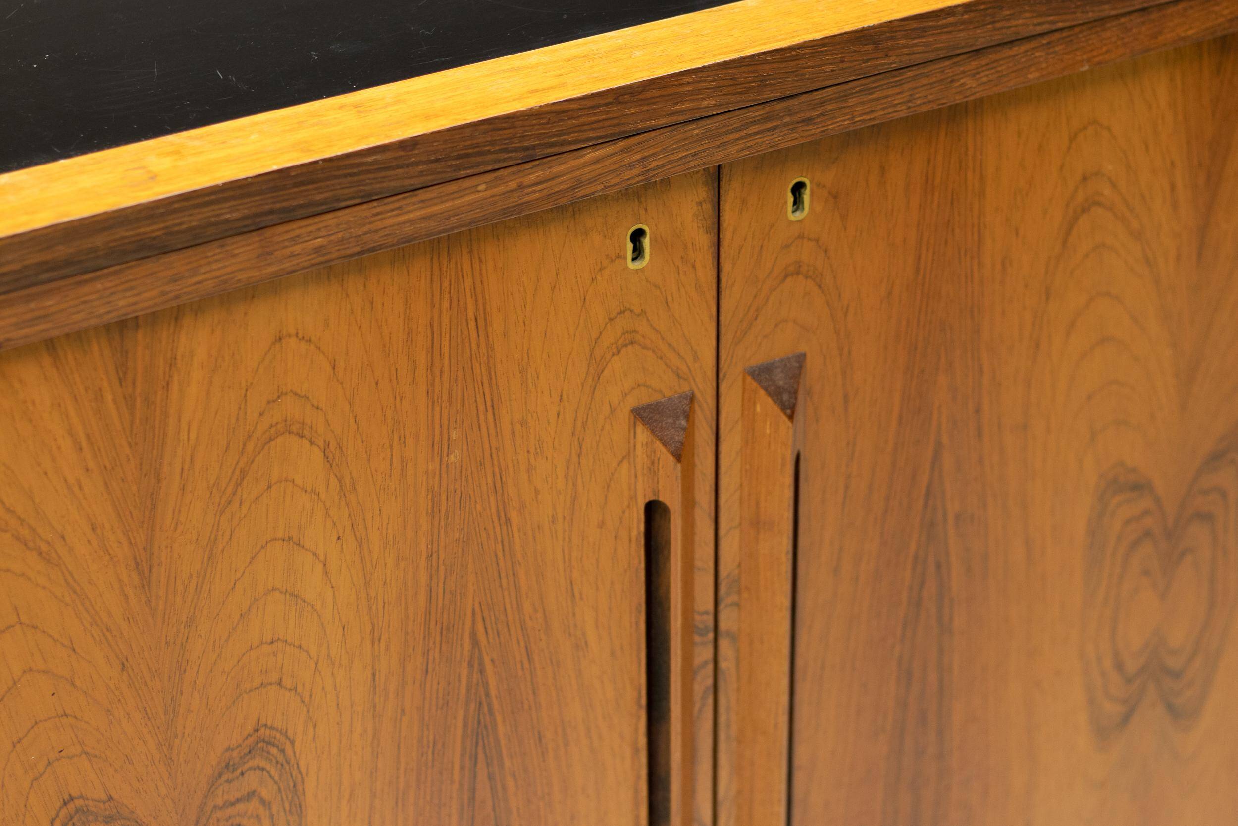 Meuble bar extensible "Times" de Torbjørn Afdal en bois de rose