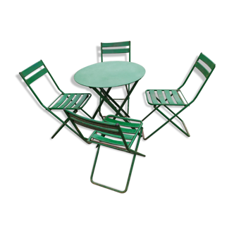 Garden set table and folding metal chairs