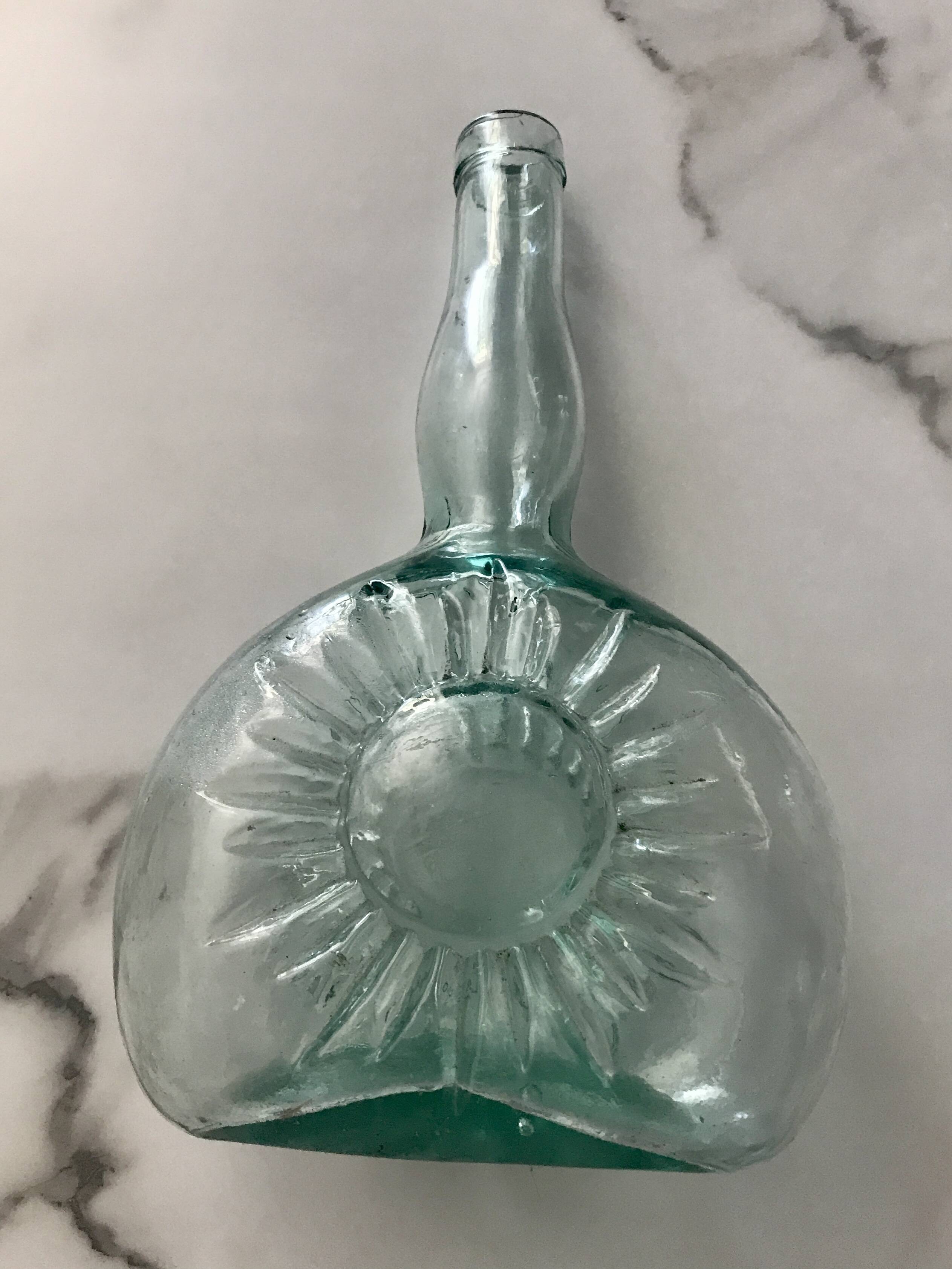 Bouteille vintage embossage soleil