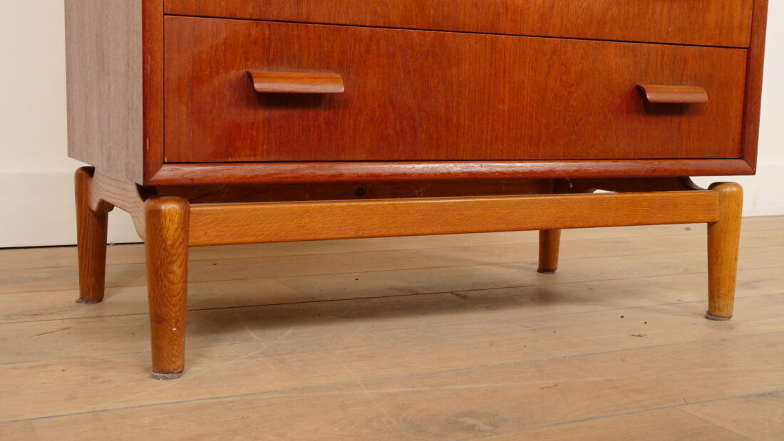 Vintage Danish chest of drawers | Teak | 7 drawers | 111 cm
