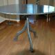 Table d’artiste créateur indépendant, ronde, en acier, style industriel, état neuf
