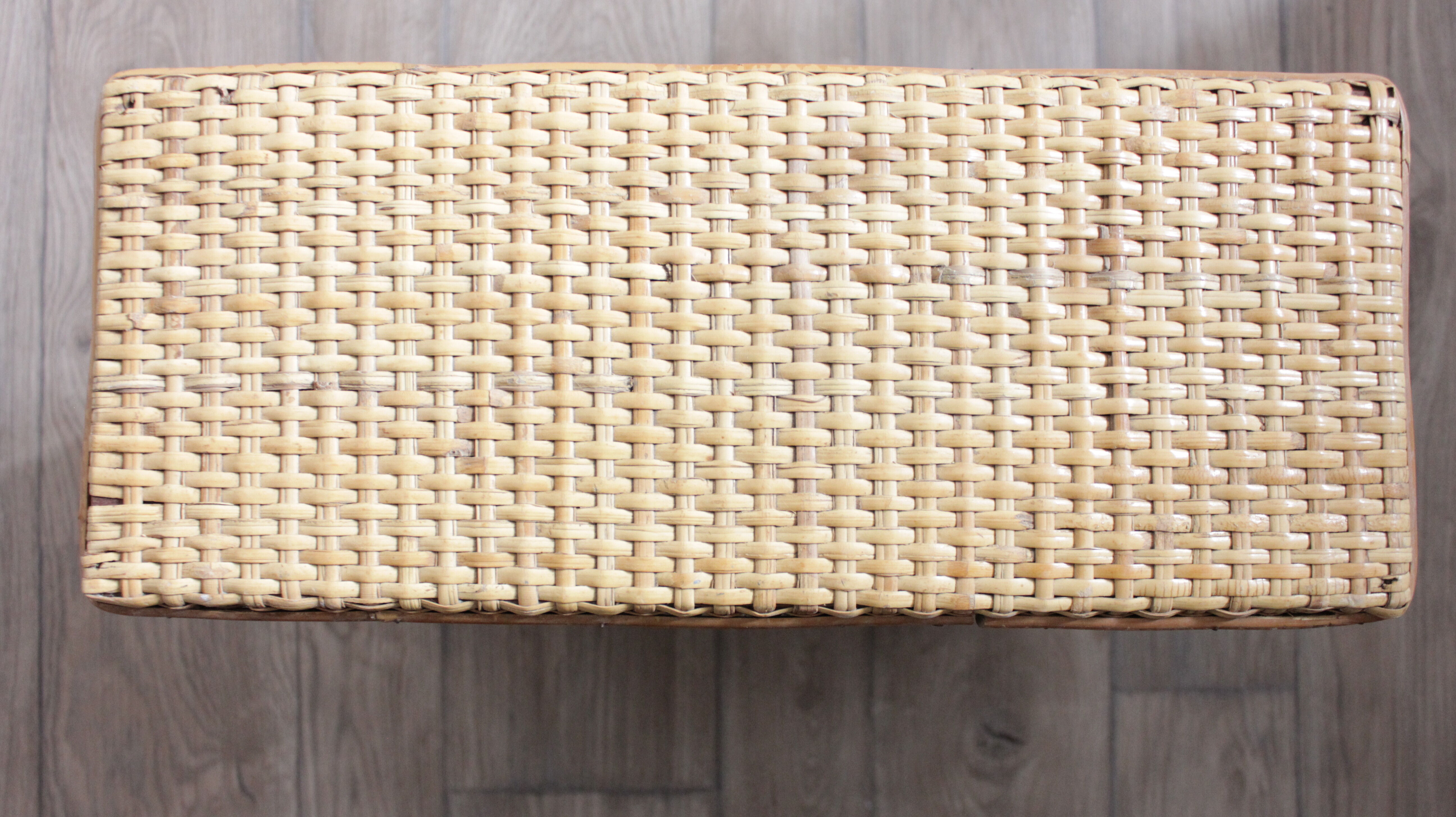 Rattan and bamboo shelf Years 60-70 revamped