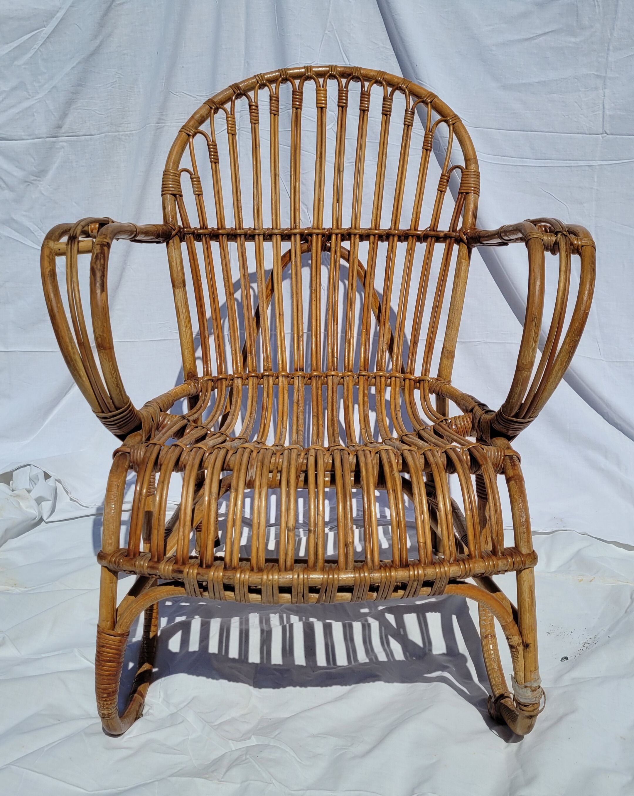 Adult rattan armchair TBE