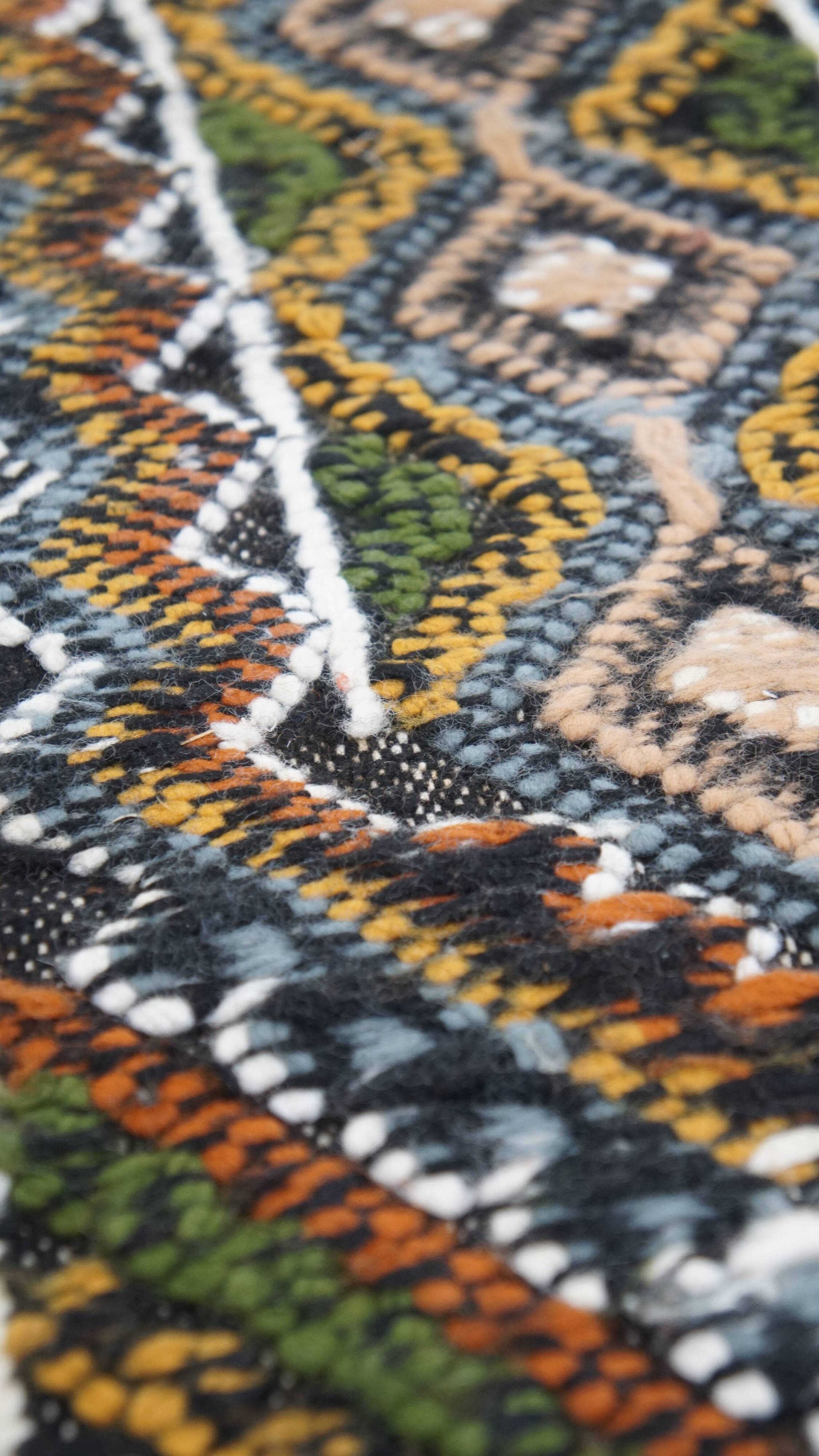 Tapis coloré noué à la main avec motif – 108x50 cm
