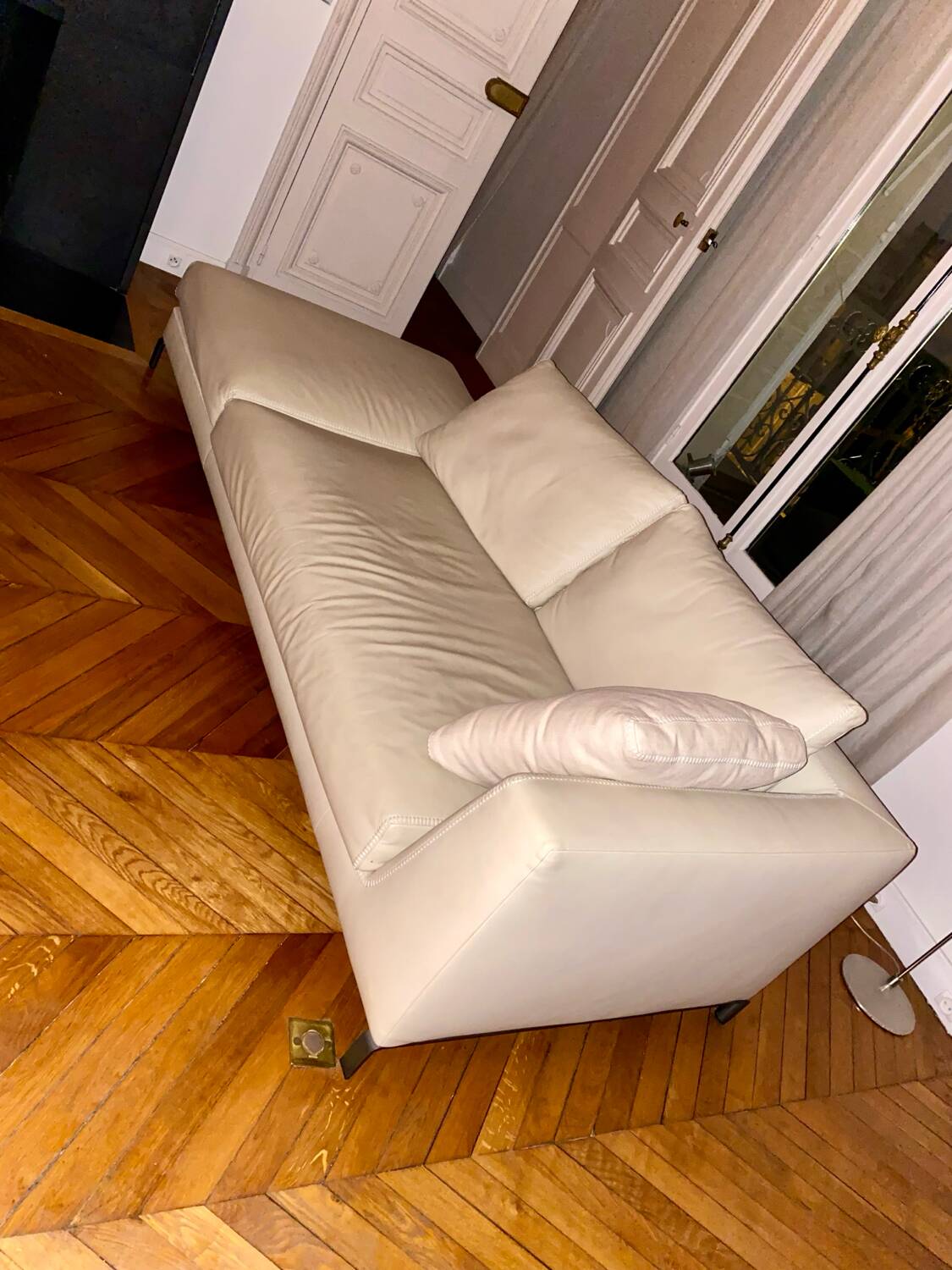 B&B Italia beige leather chaise longue sofa