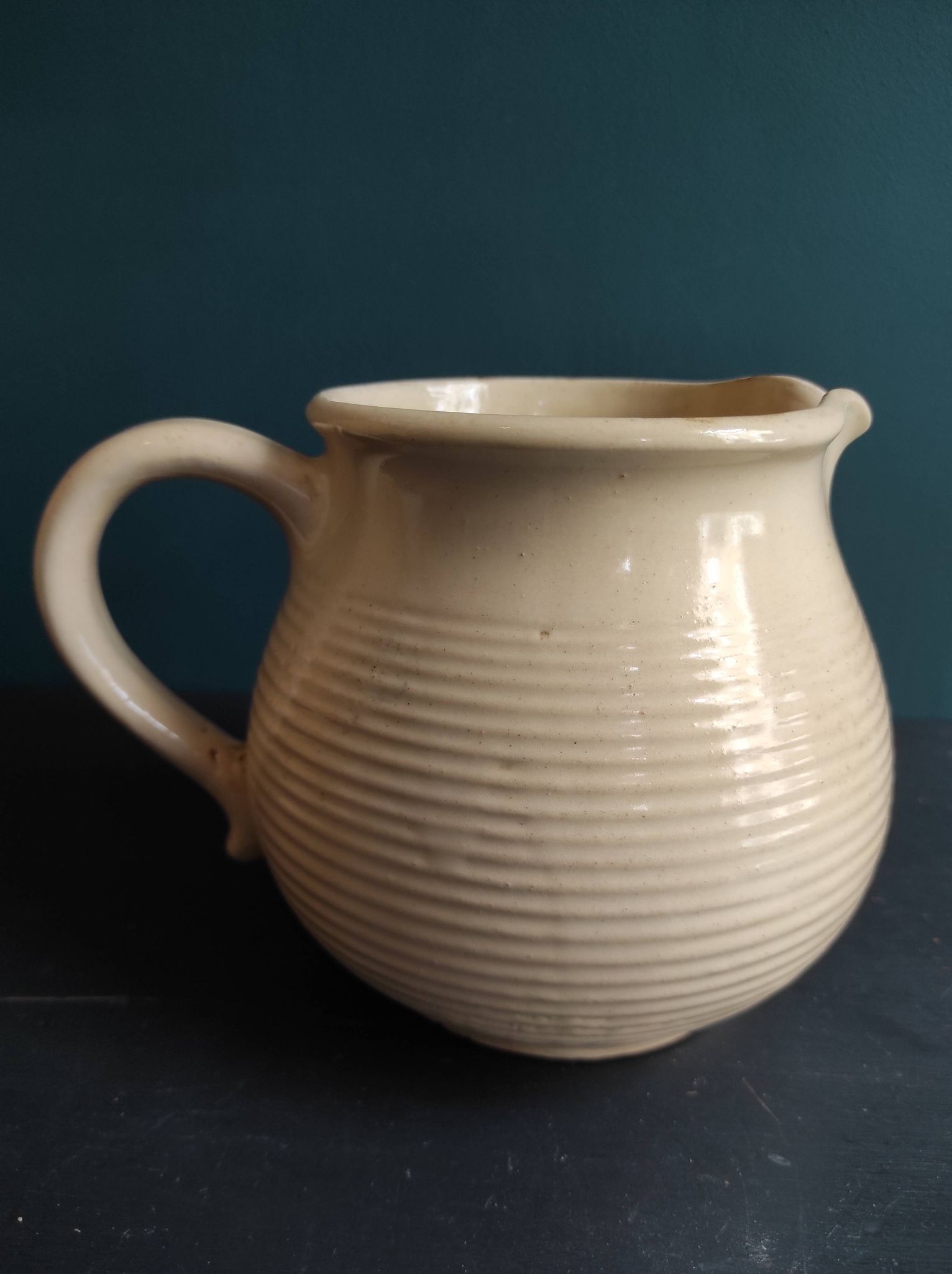 Pichet beige vintage français